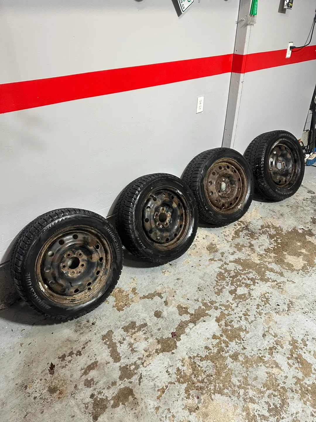 Bridgestone Blizzak 205/55/R16 Winter Tires image indicator(6)