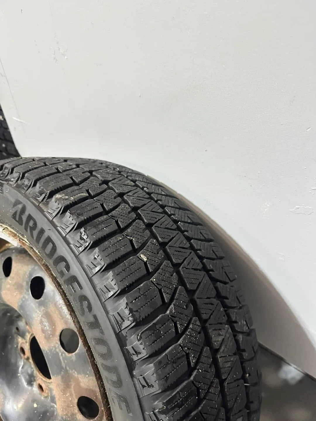 Bridgestone Blizzak 205/55/R16 Winter Tires image indicator(8)