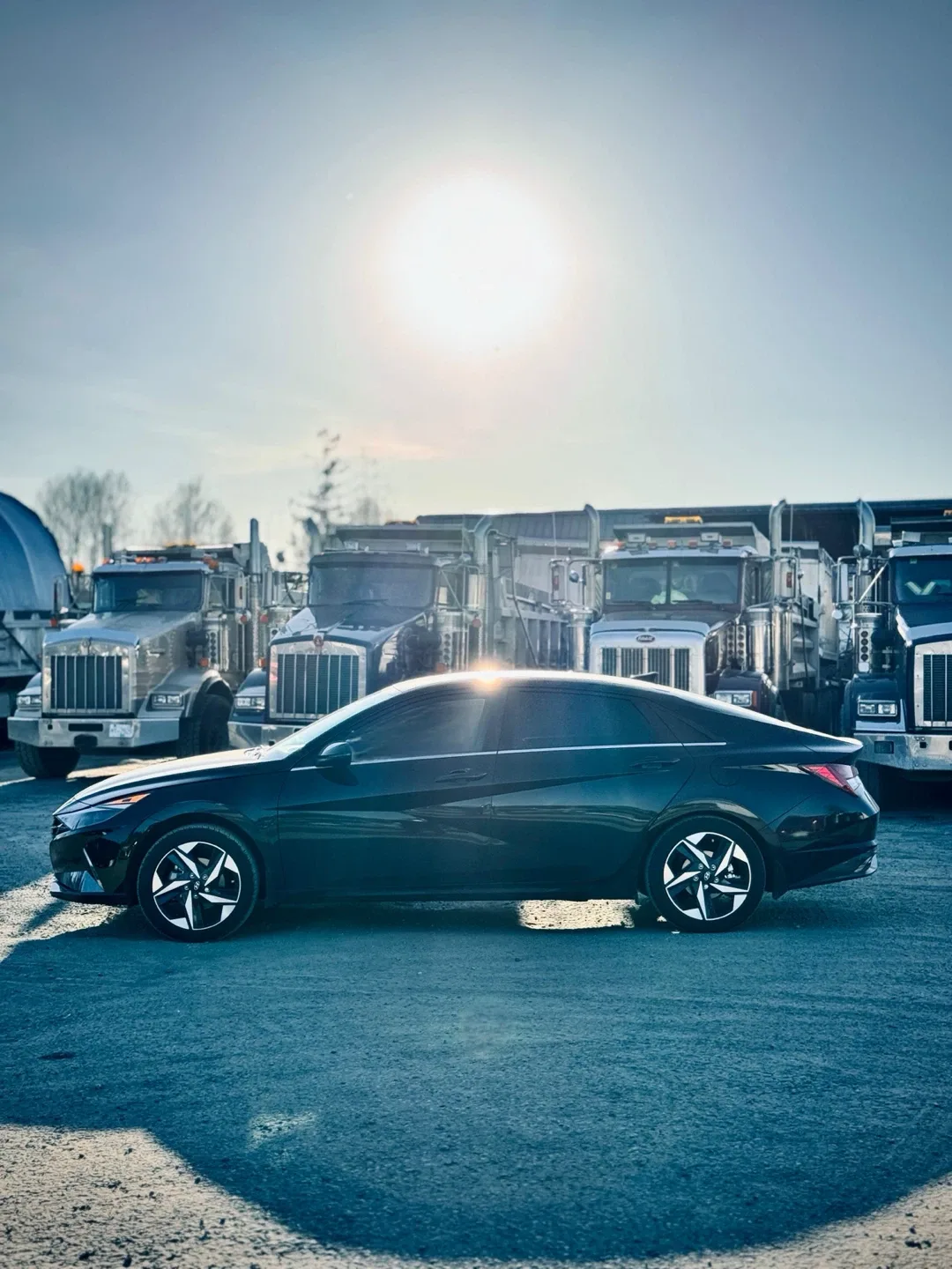 Hyundai Elantra - Black Sedan image indicator(5)