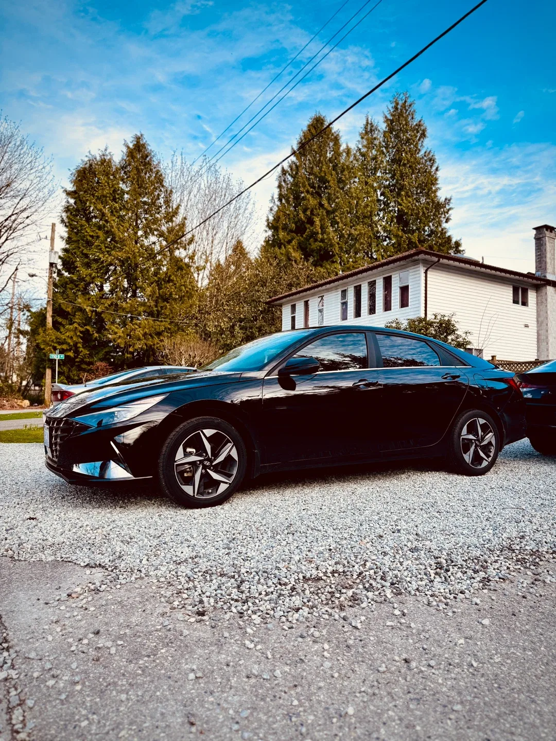 Hyundai Elantra - Black Sedan image indicator(4)