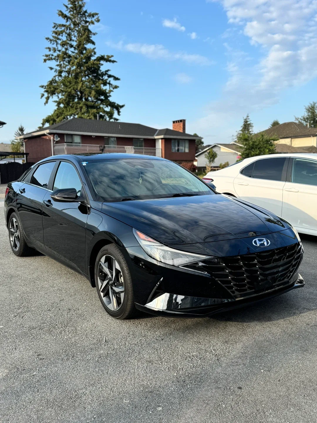 Hyundai Elantra - Black Sedan image indicator(6)