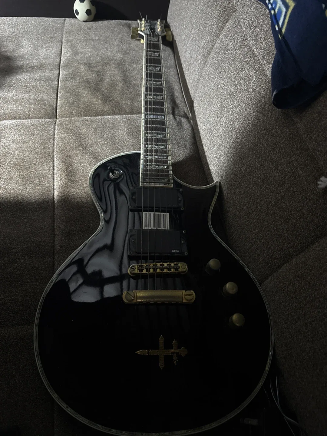 LTD Deluxe Black Electric Guitar image indicator(3)