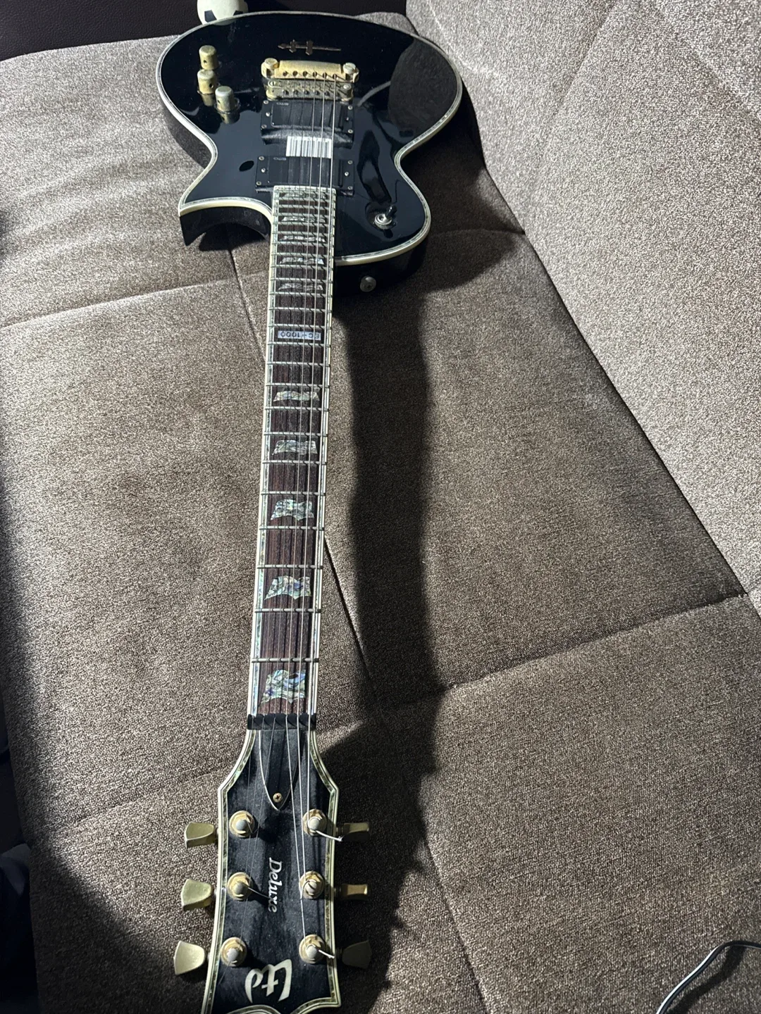 LTD Deluxe Black Electric Guitar image indicator(5)