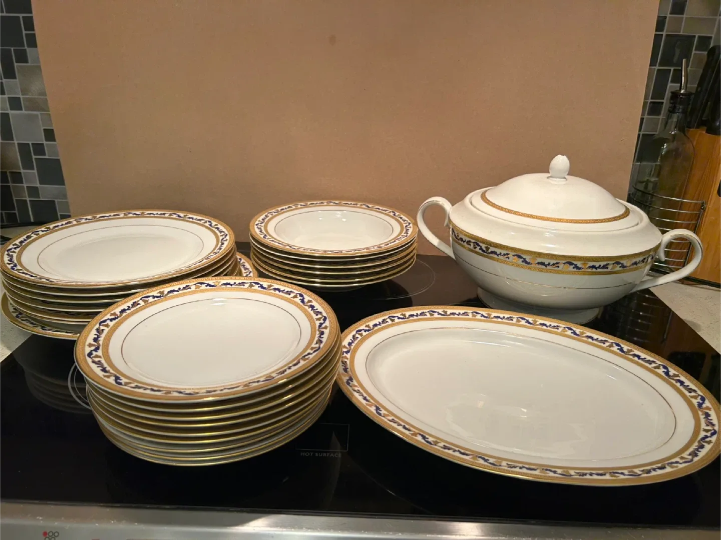 Vintage China Dinnerware Set image indicator(2)