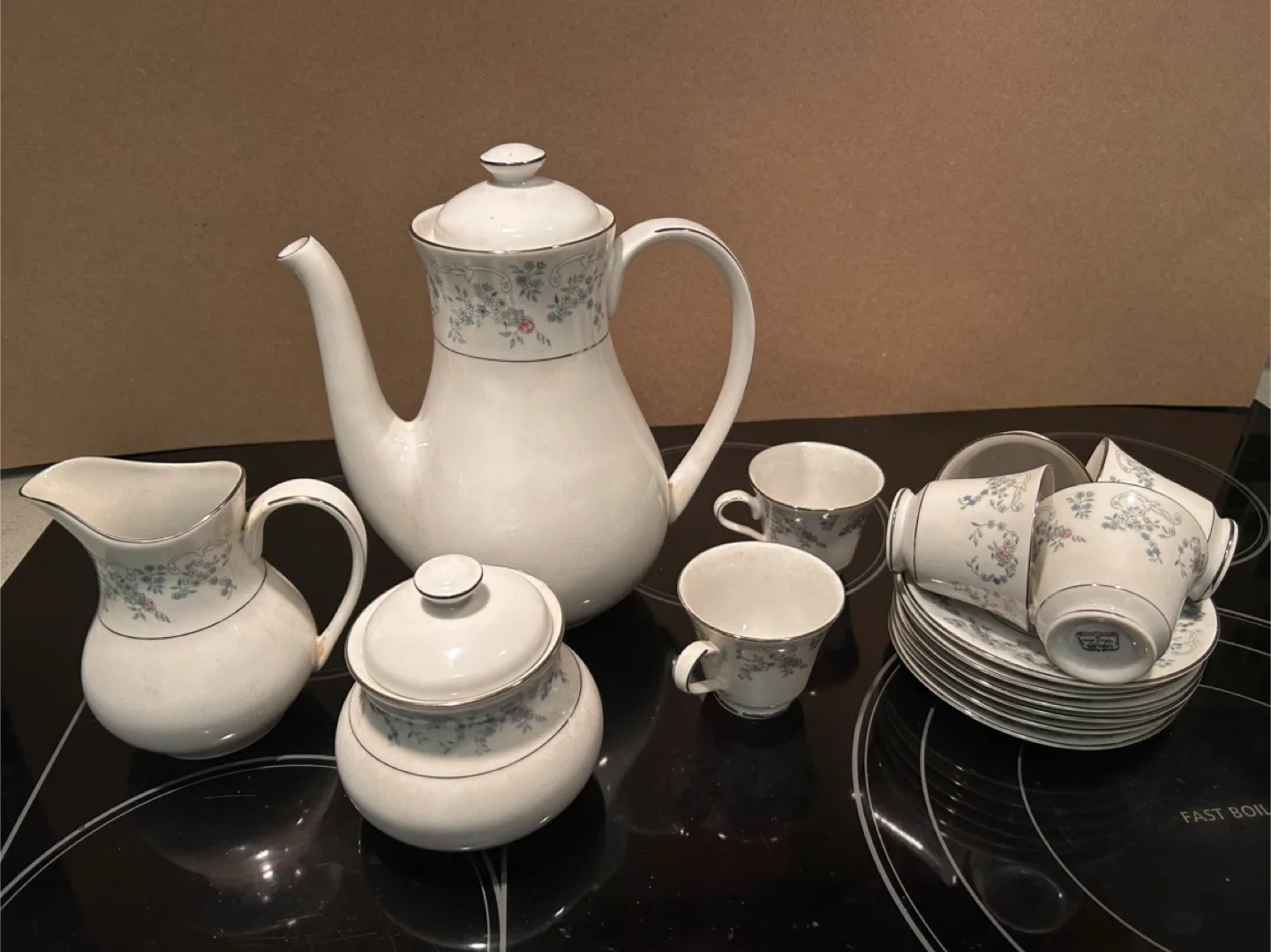 Vintage China Dinnerware Set image indicator(7)