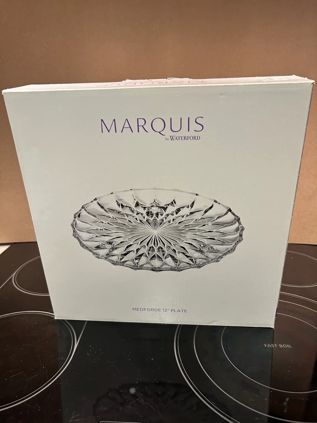 Serving dishes, Christmas decor, glasses image indicator(5)