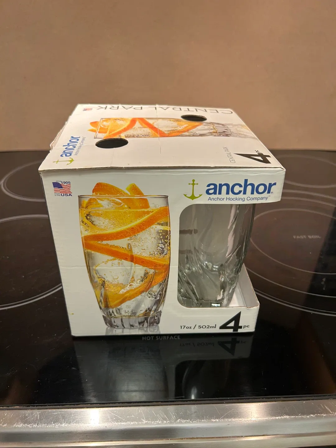 Serving dishes, Christmas decor, glasses image indicator(6)