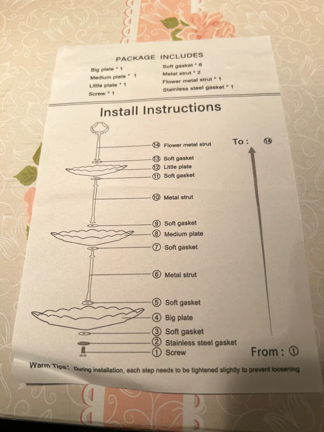 Serving dishes, Christmas decor, glasses image indicator(2)