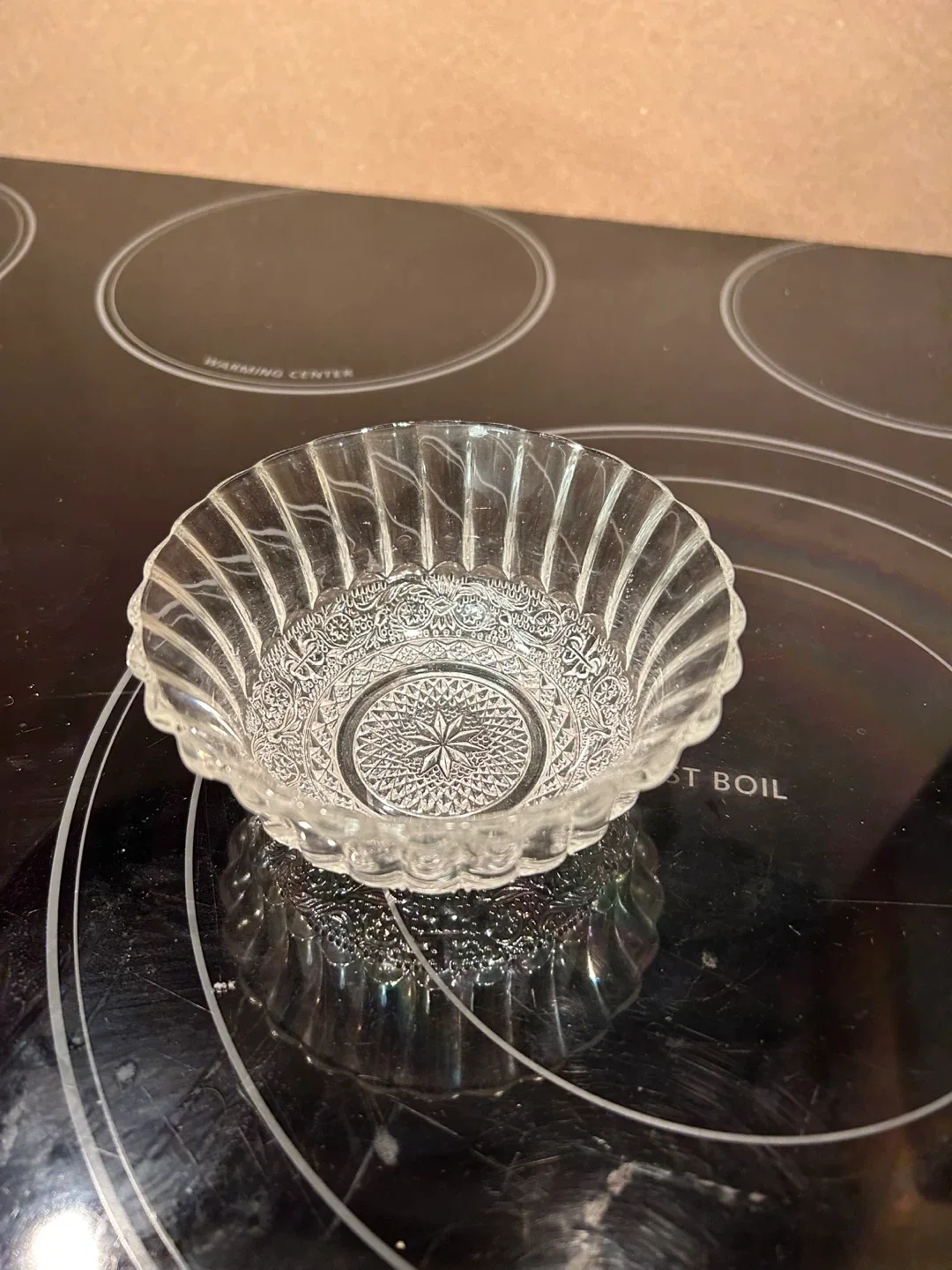 Serving dishes, Christmas decor, glasses image indicator(9)