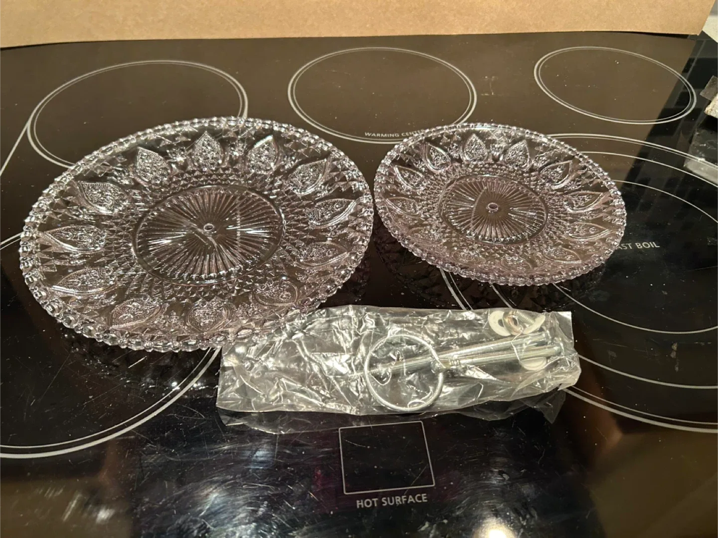 Serving dishes, Christmas decor, glasses image indicator(7)