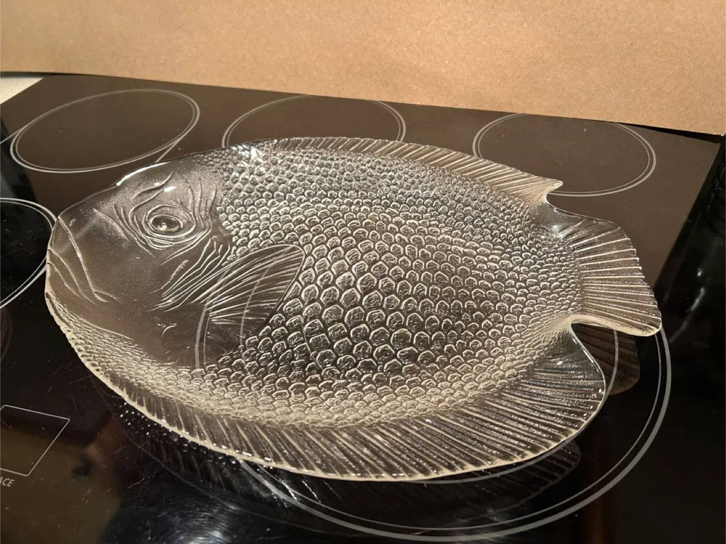 Serving dishes, Christmas decor, glasses image indicator(8)