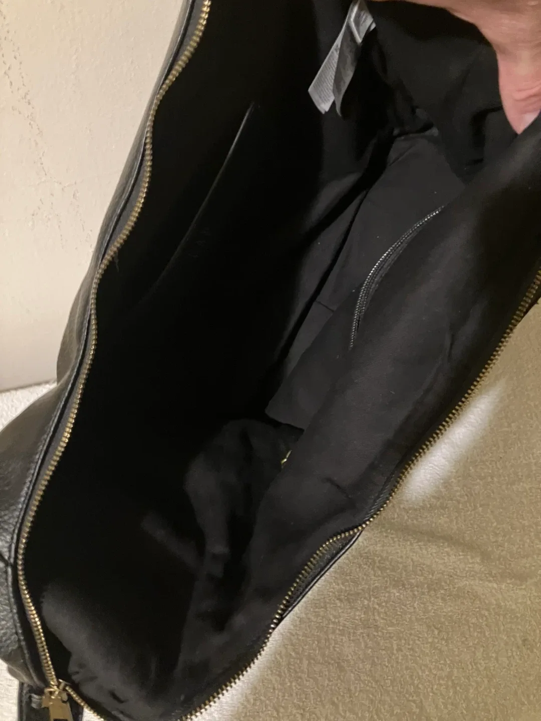 GAP Black Leather Slouchy Bag image indicator(6)