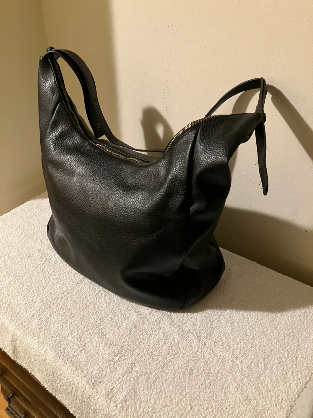 GAP Black Leather Slouchy Bag image indicator(2)