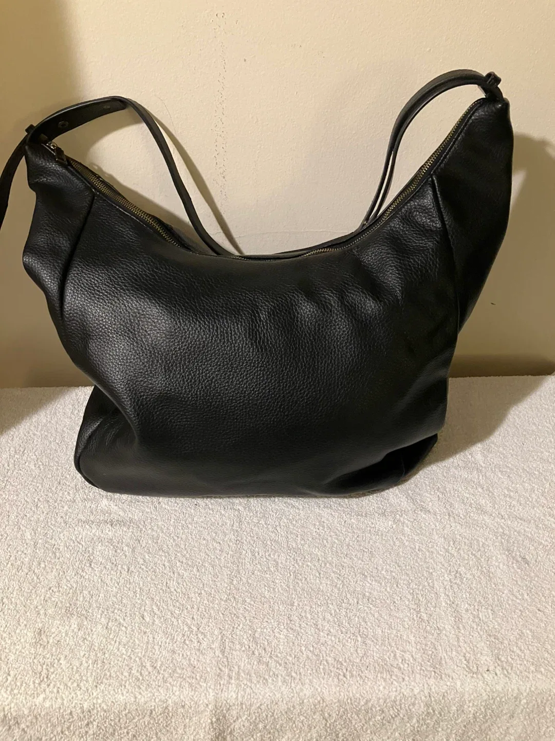 GAP Black Leather Slouchy Bag image indicator(3)