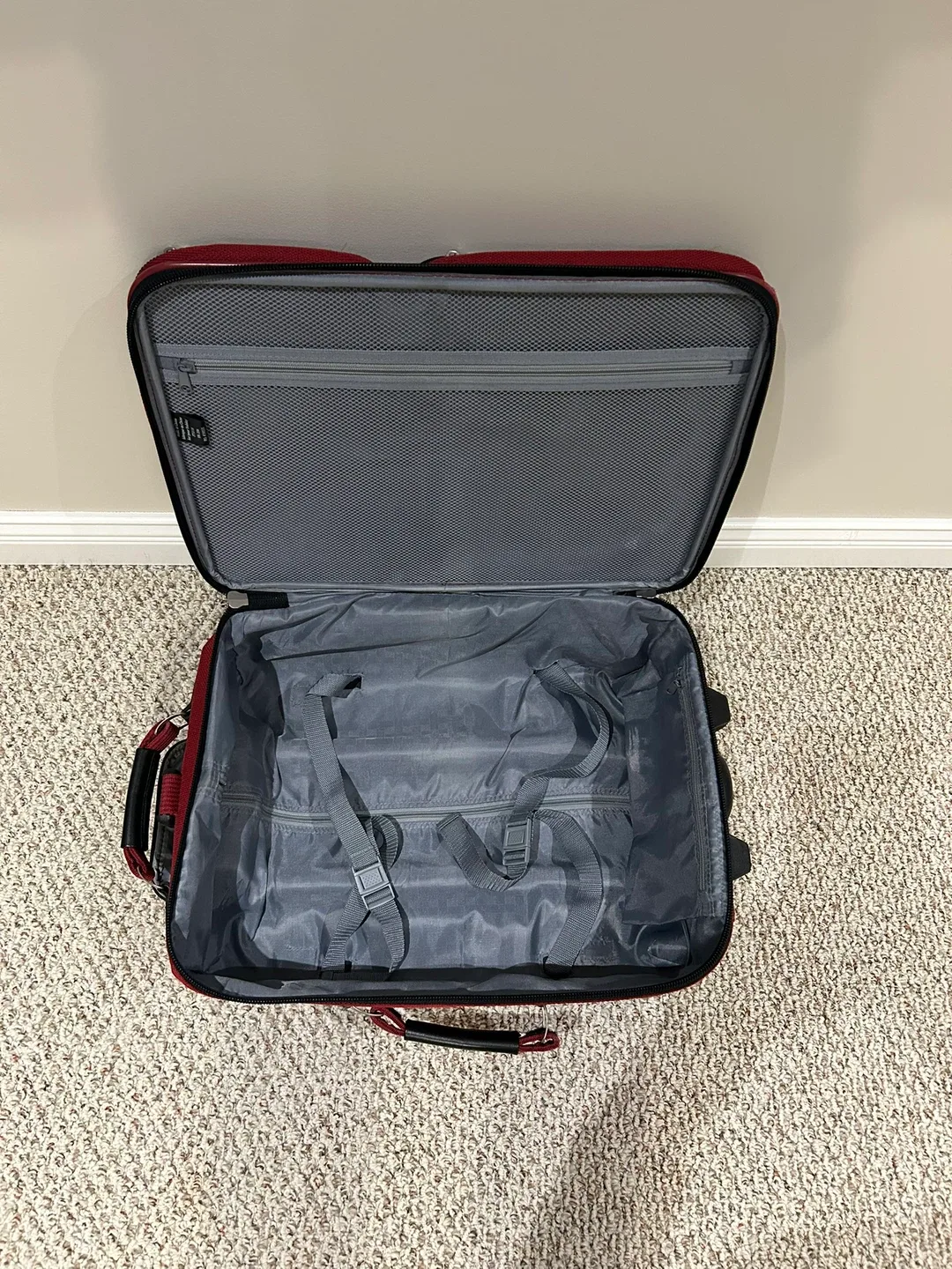 GREAT CARRY ON SIZE SUITCASE (SEE DESCRIPTION) image indicator(6)