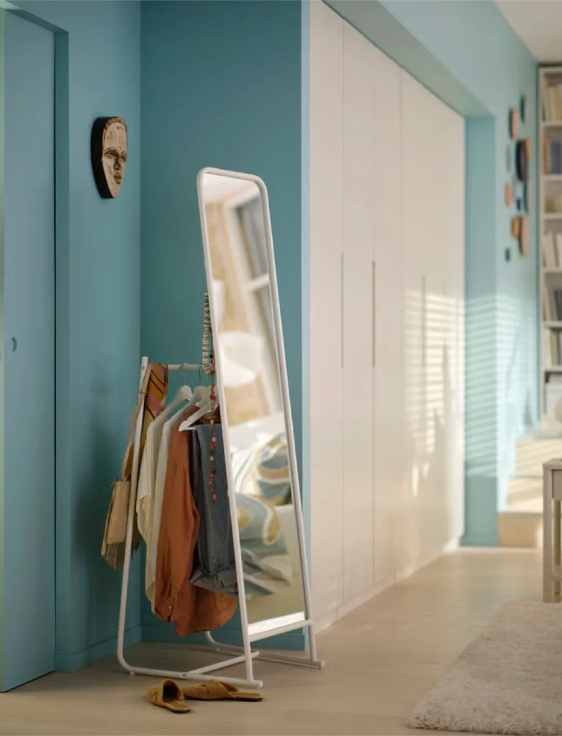 IKEA KNAPPER Standing Mirror - White image indicator(2)