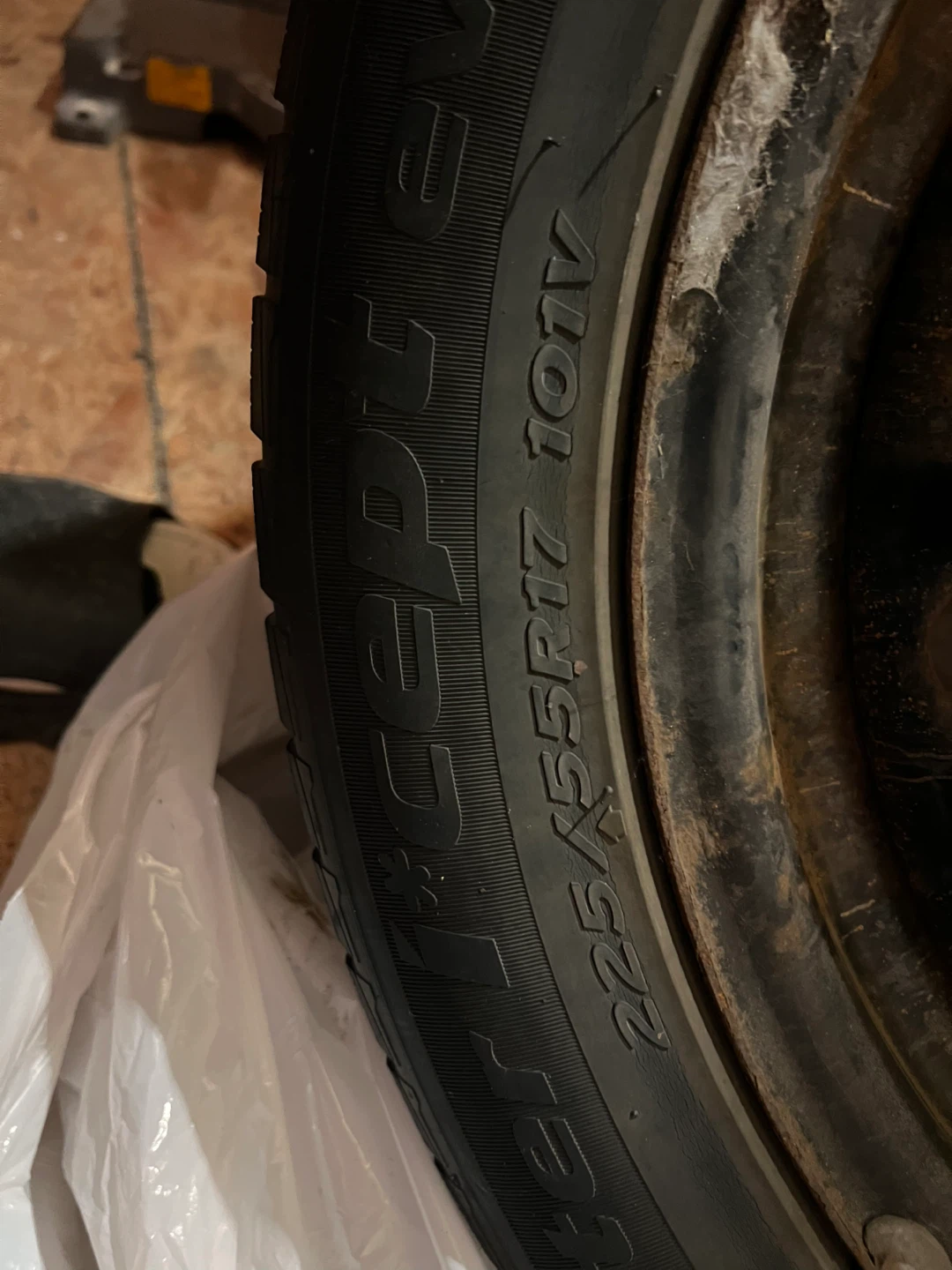 Hankook Winter i*cept IZ2 225/55R17 Tire - photo 4