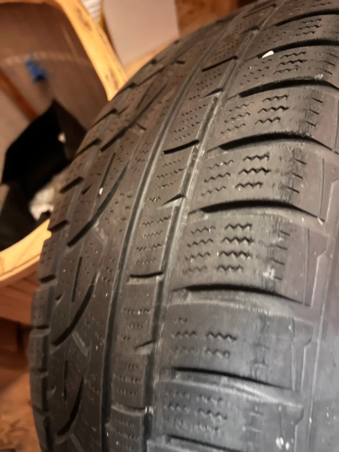 Hankook Winter i*cept IZ2 225/55R17 Tire image indicator(2)