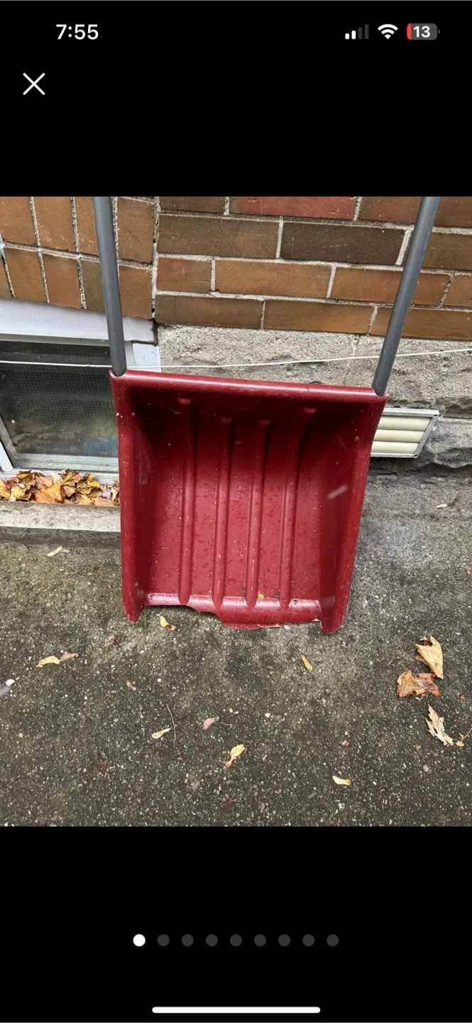 $15  snow scoop shovel   DONLANDS OCONNOR  EAST YORK  as is image indicator(5)