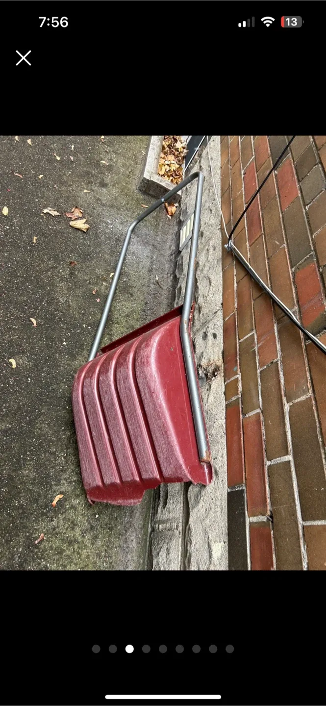 $15  snow scoop shovel   DONLANDS OCONNOR  EAST YORK  as is image indicator(3)