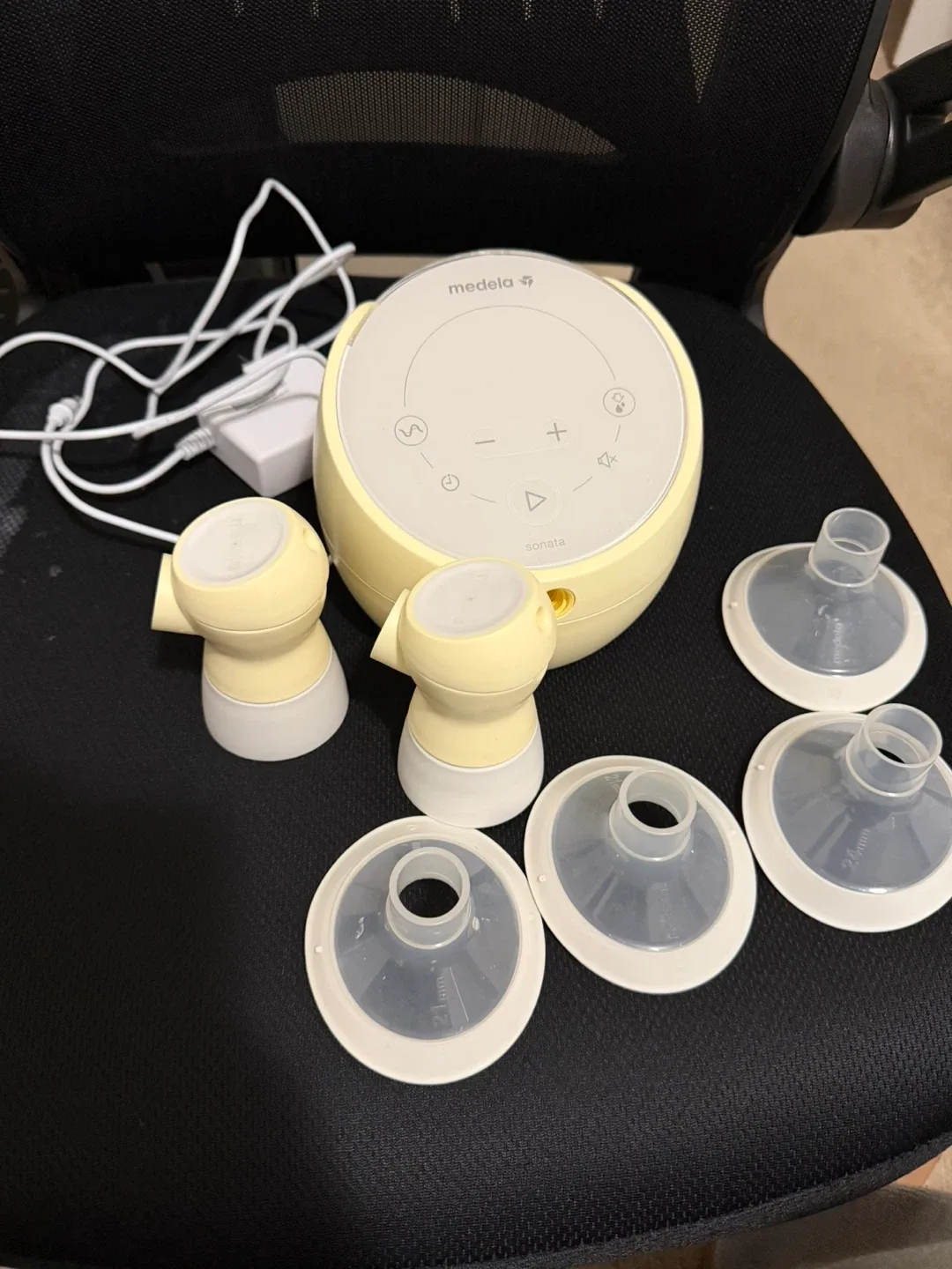 Medela Sonata Breast Pump with PersonalFit Flex image indicator(2)