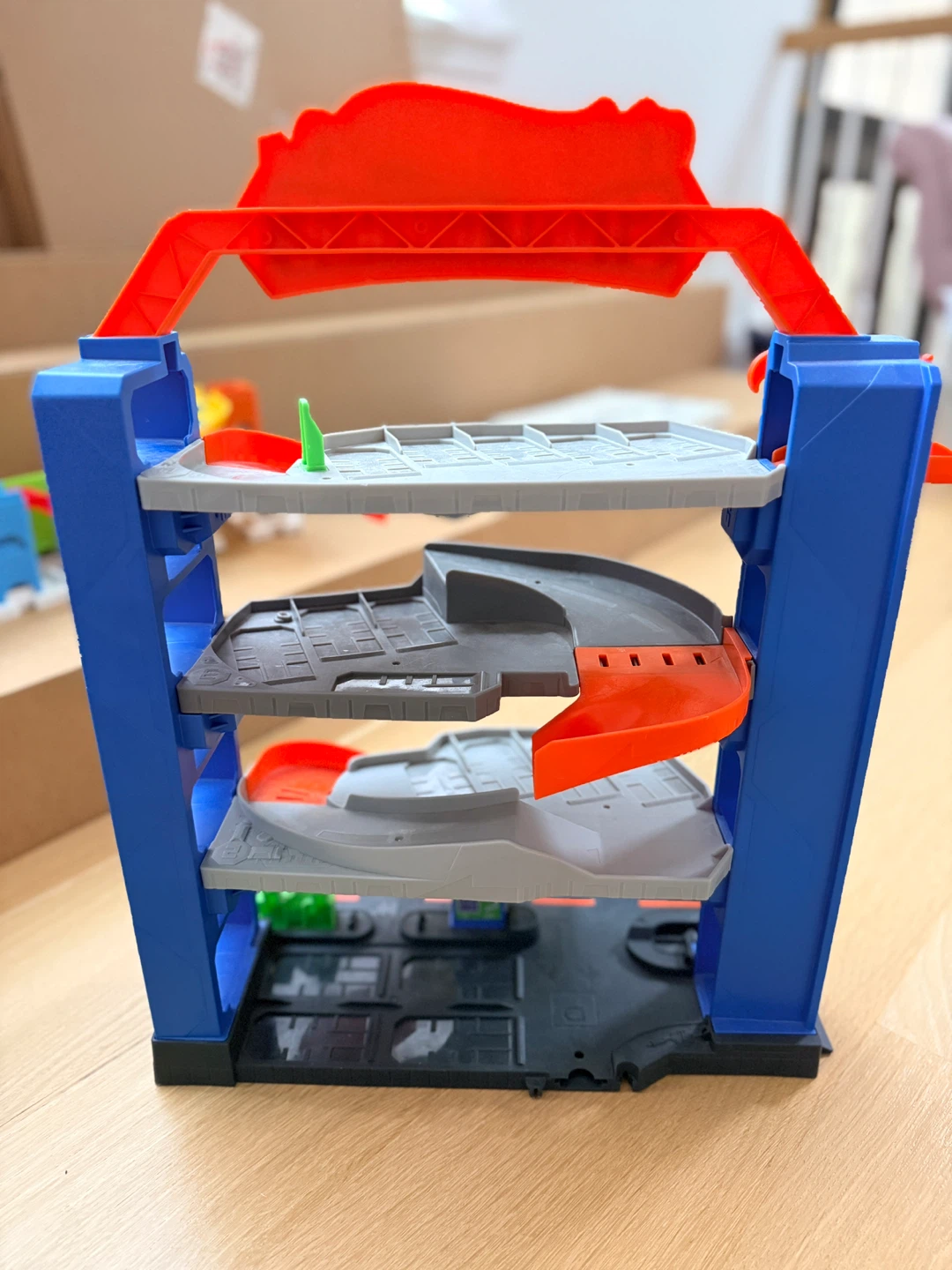 Hot Wheels Stunt Garage Playset - photo 2