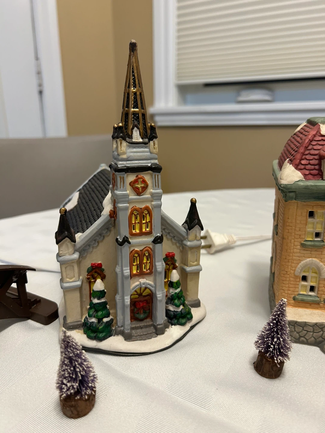 Vintage Ceramic Lighted Christmas Village Collection - photo 3