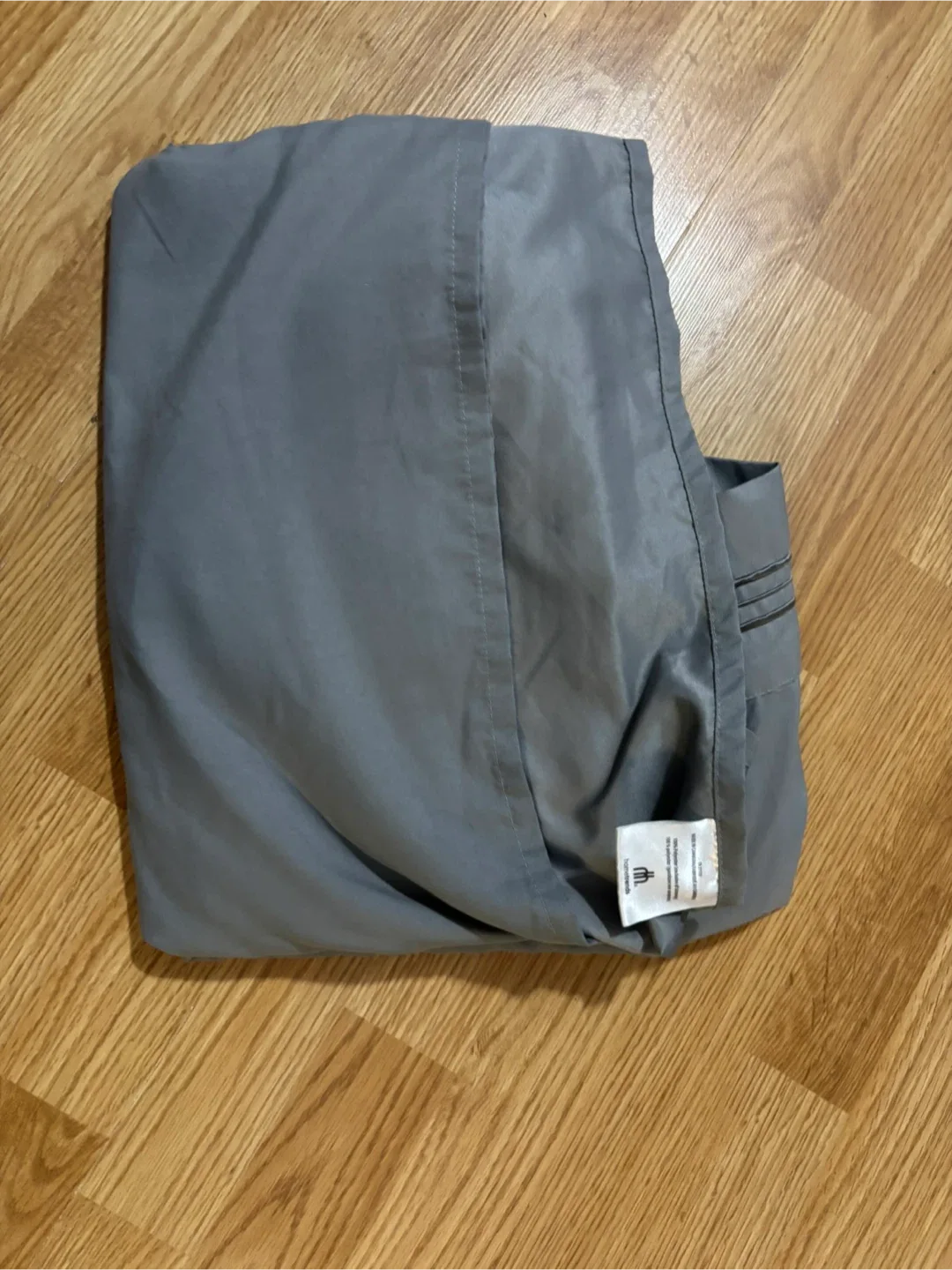 Grey King top bedsheet