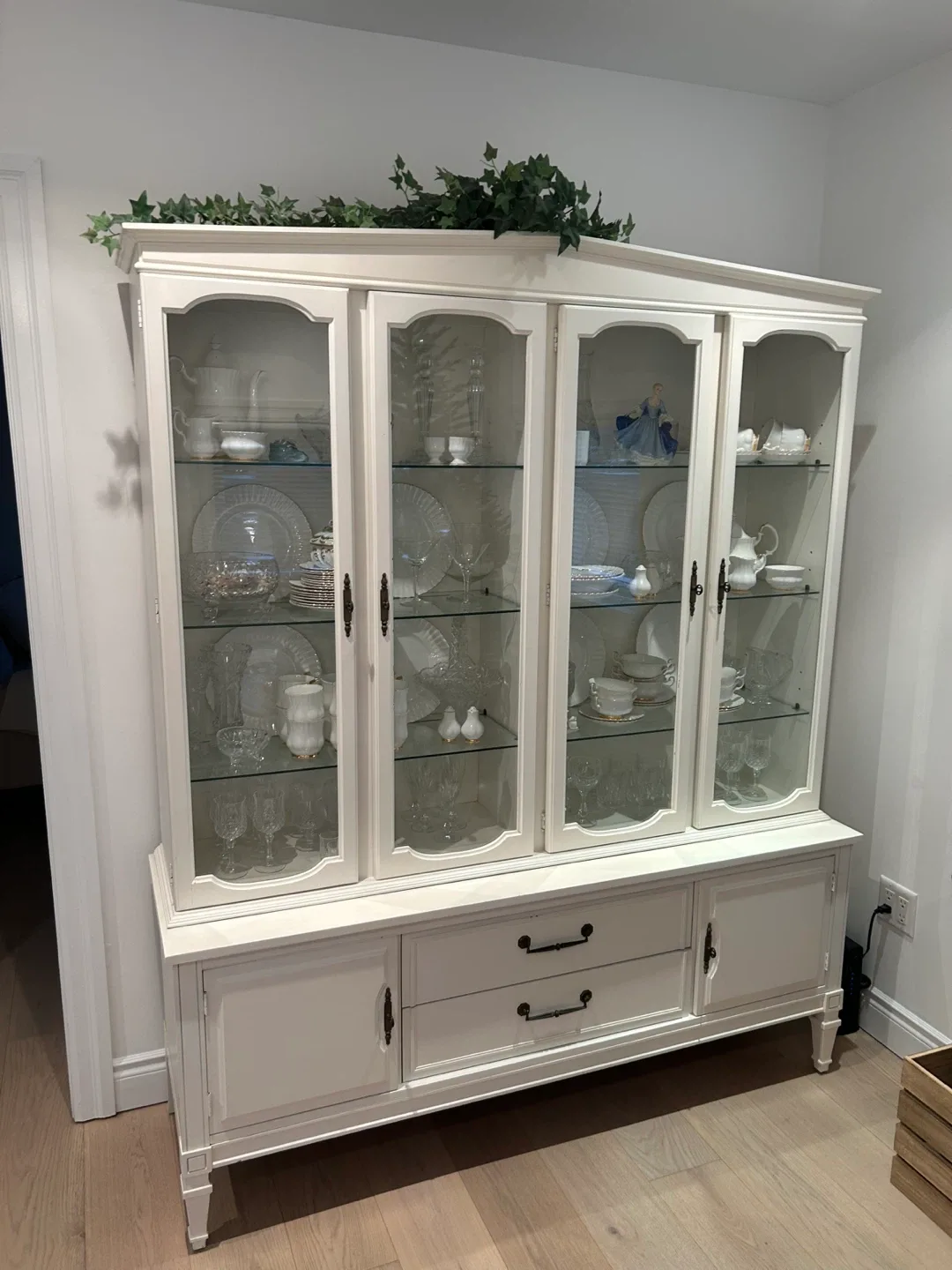 China Cabinet & Hutch