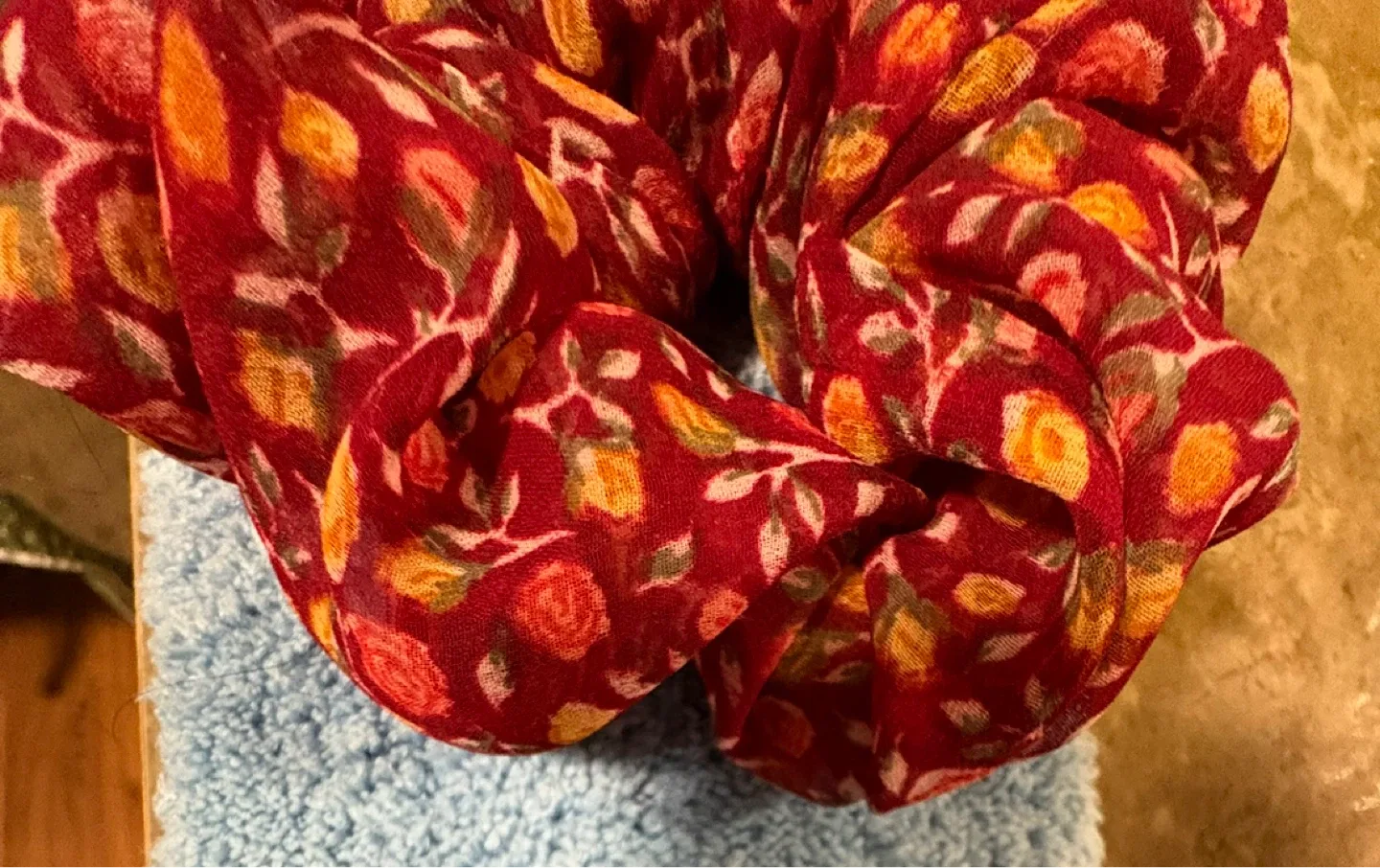 Floral Scrunchie - Red image indicator(3)