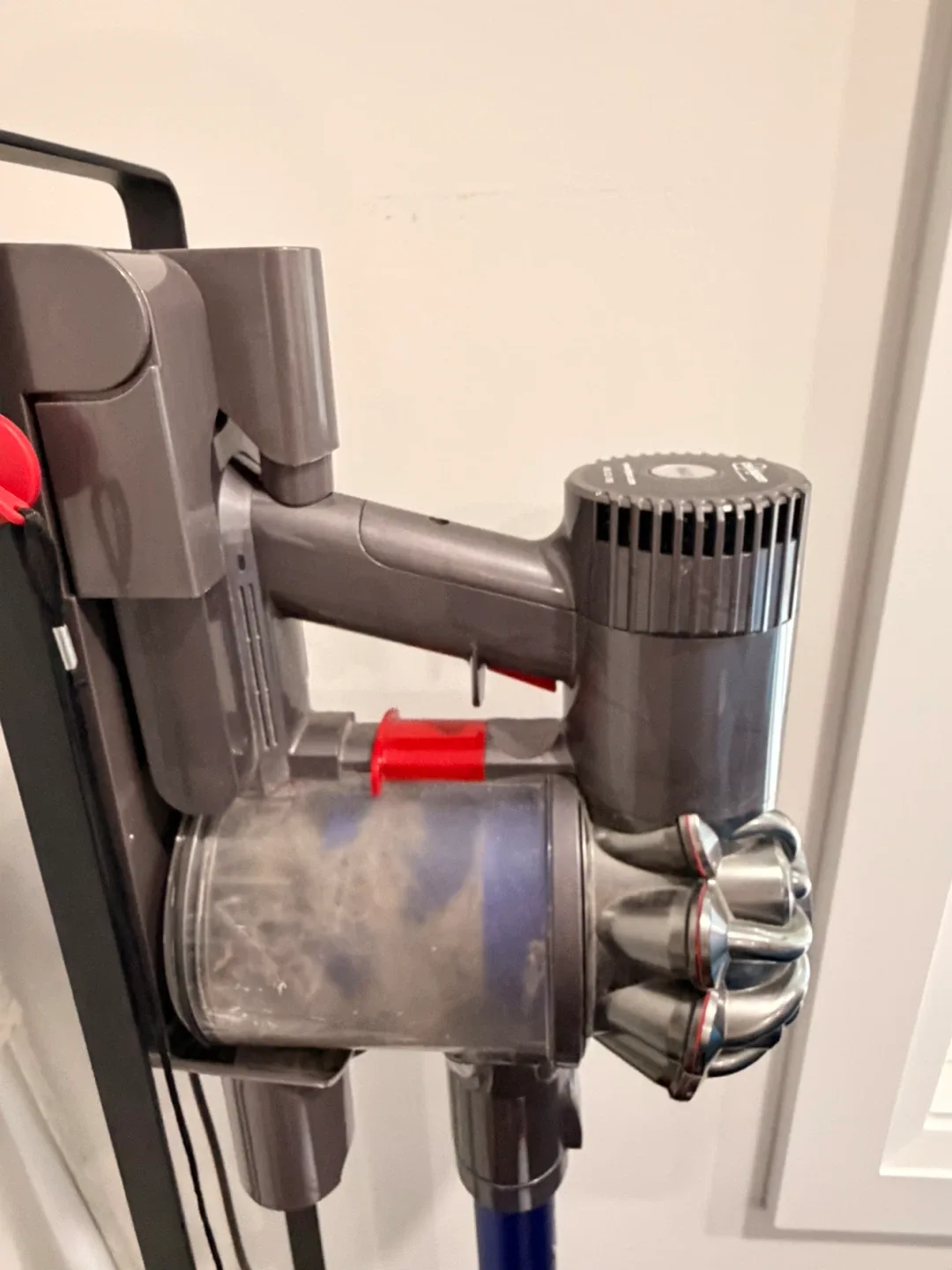 Dyson V6 Fluffy Vacuum - free image indicator(2)
