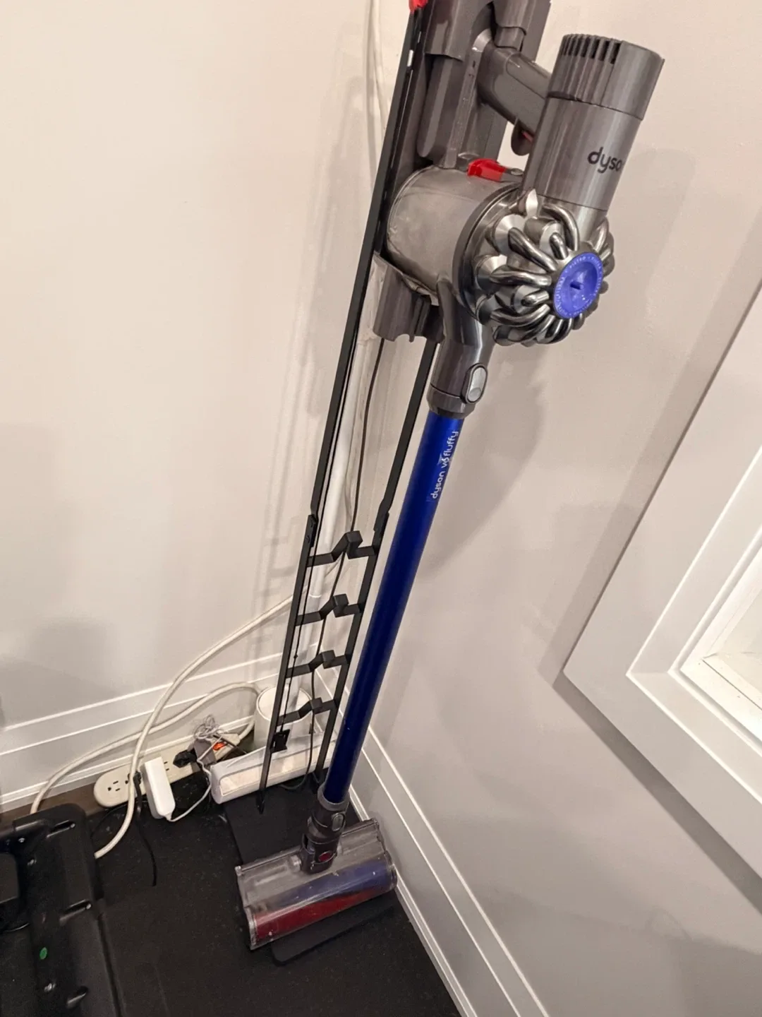 Dyson V6 Fluffy Vacuum - free image indicator(3)