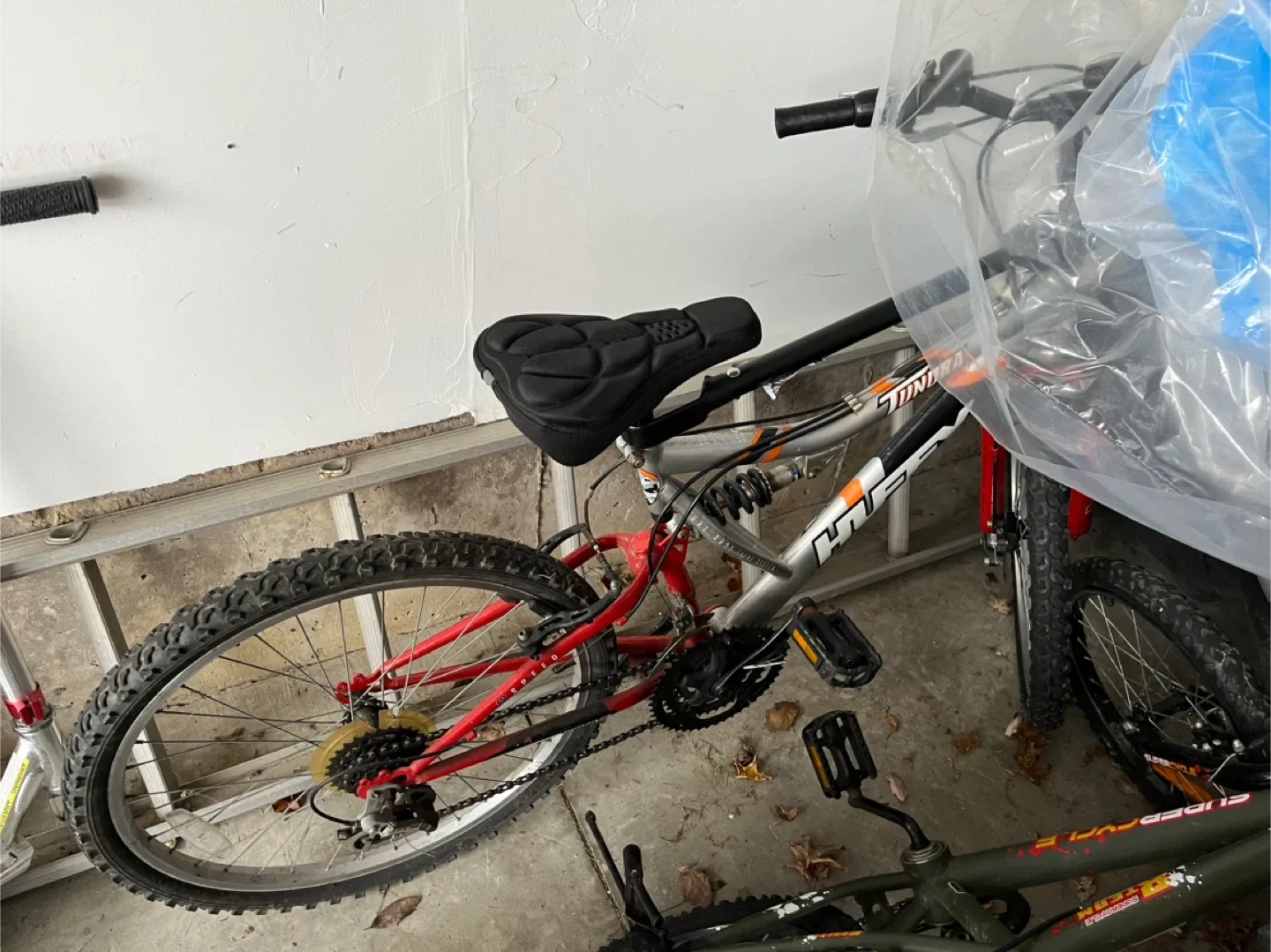 High Peak Mountain Bike - Black image indicator(3)