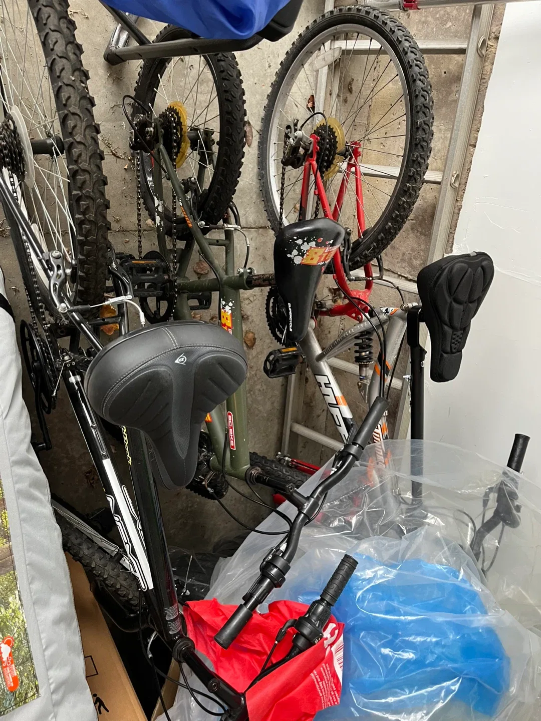 High Peak Mountain Bike - Black image indicator(4)