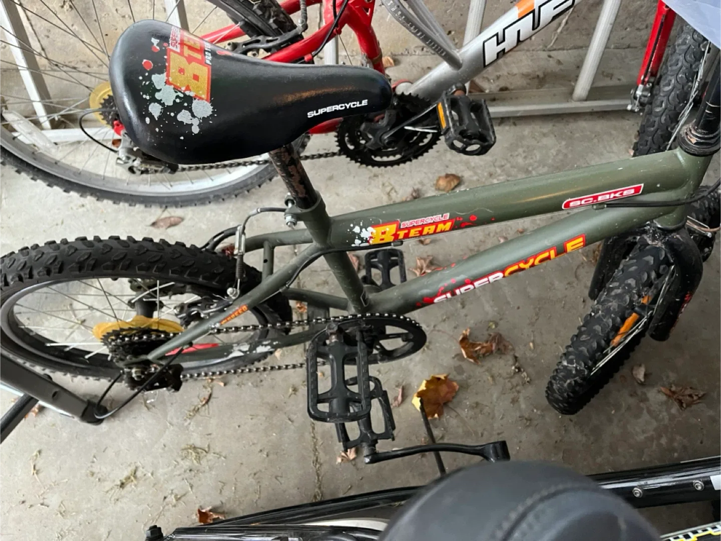 High Peak Mountain Bike - Black image indicator(2)