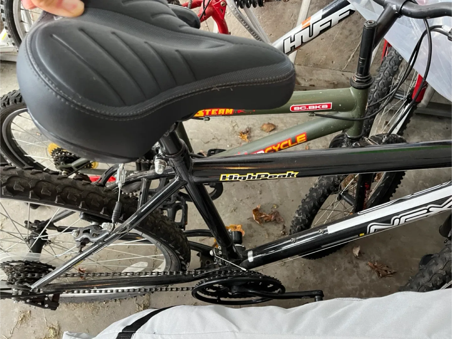 High Peak Mountain Bike - Black