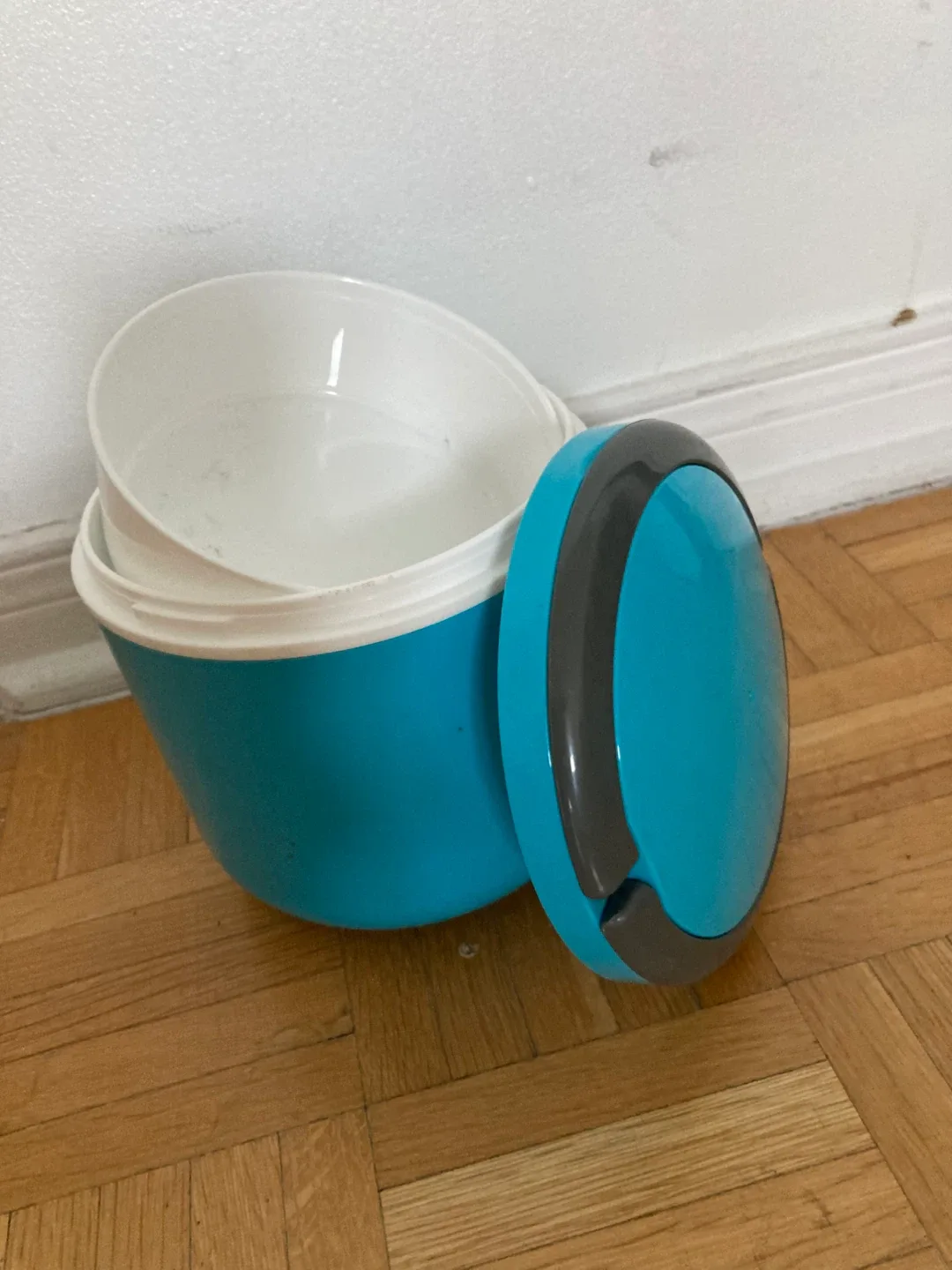 Blue Plastic Food Container image indicator(2)