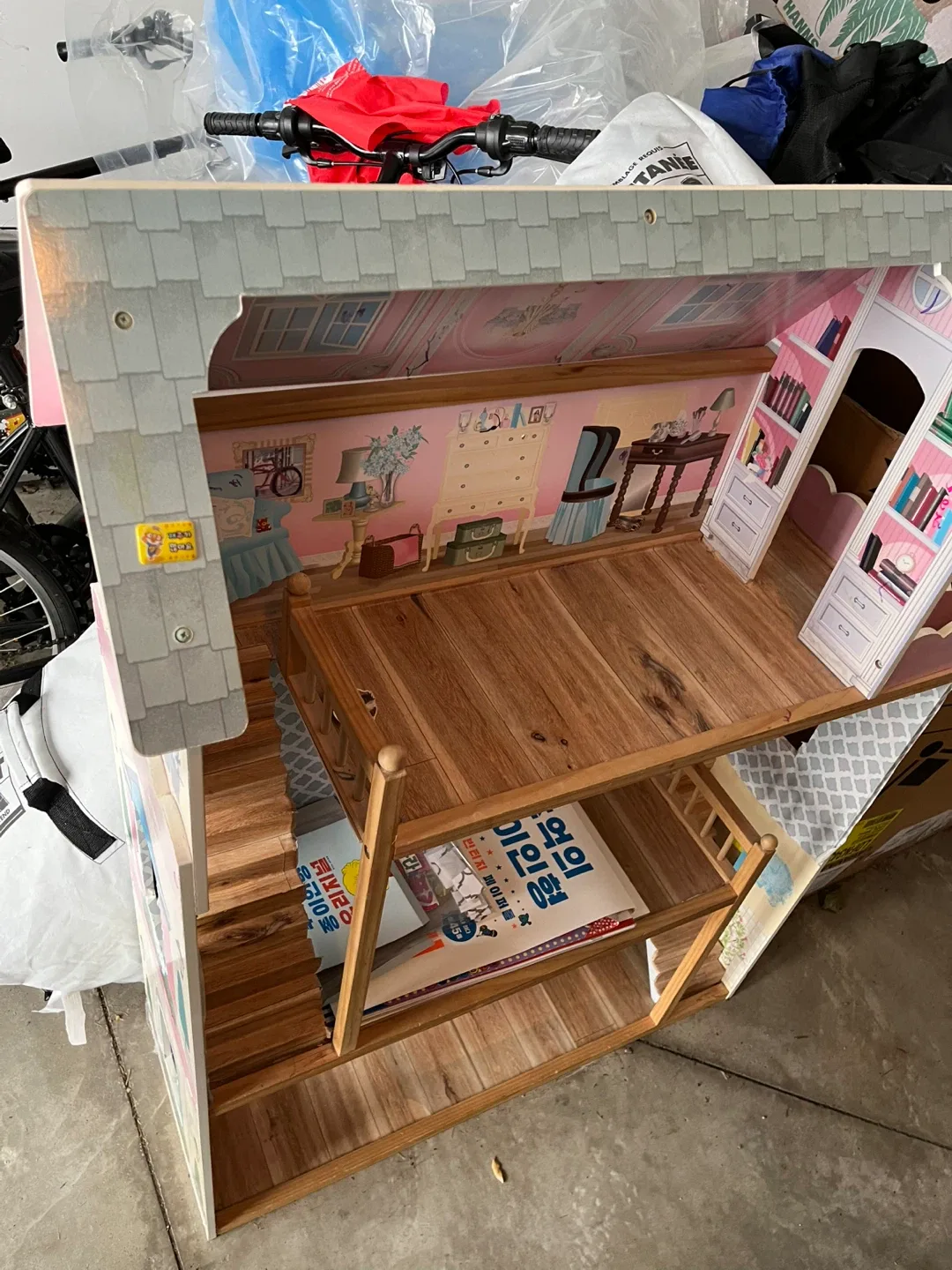 Dollhouse with Furniture