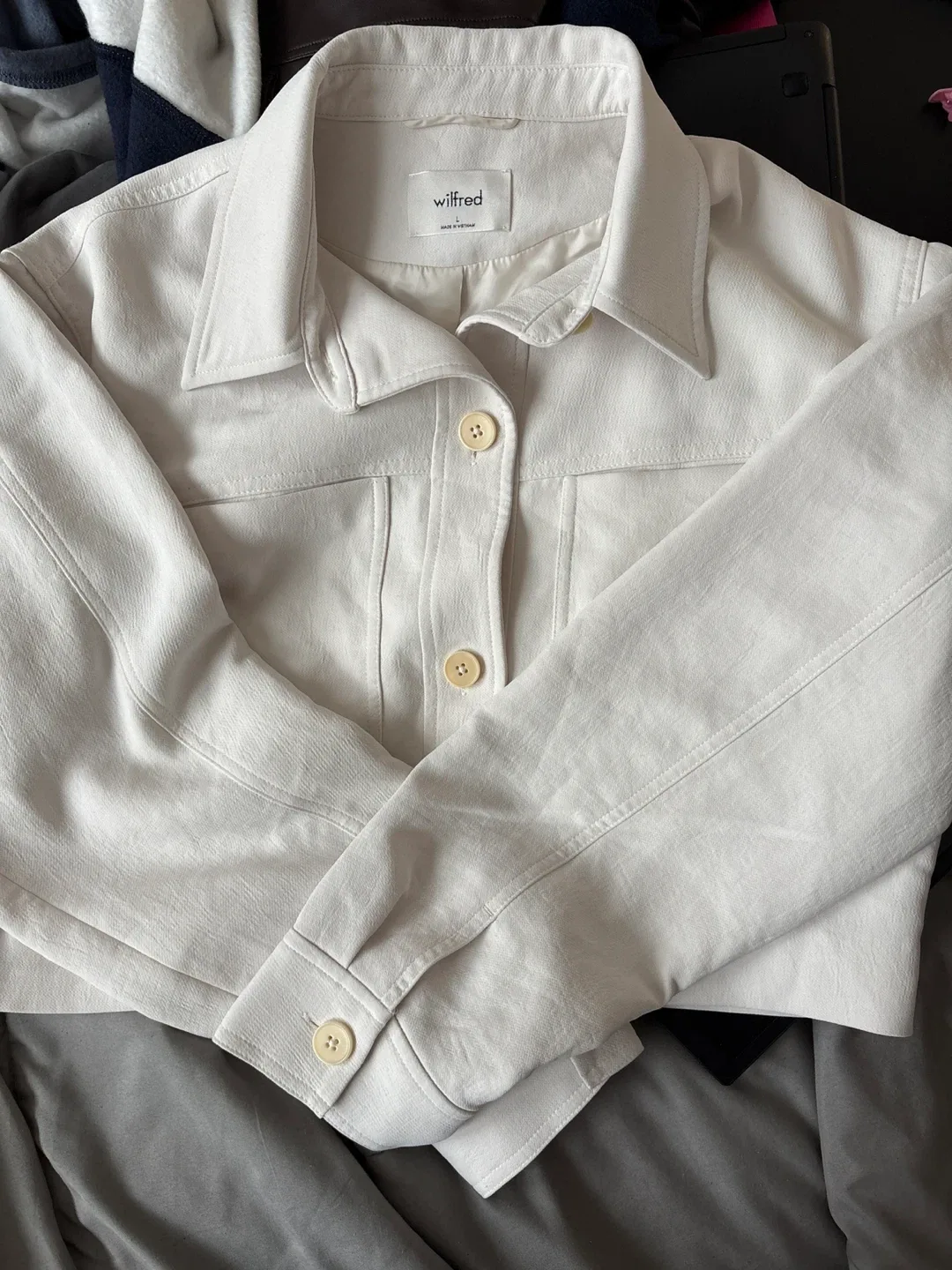 Aritzia Cream Cropped Jacket image indicator(2)