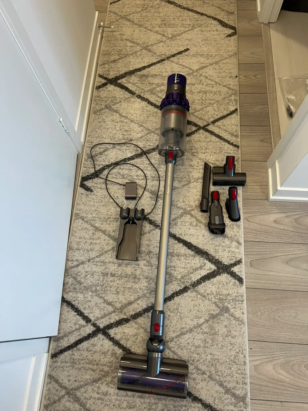 Dyson v10 Cordless Stick Vacuum - Purple image indicator(2)