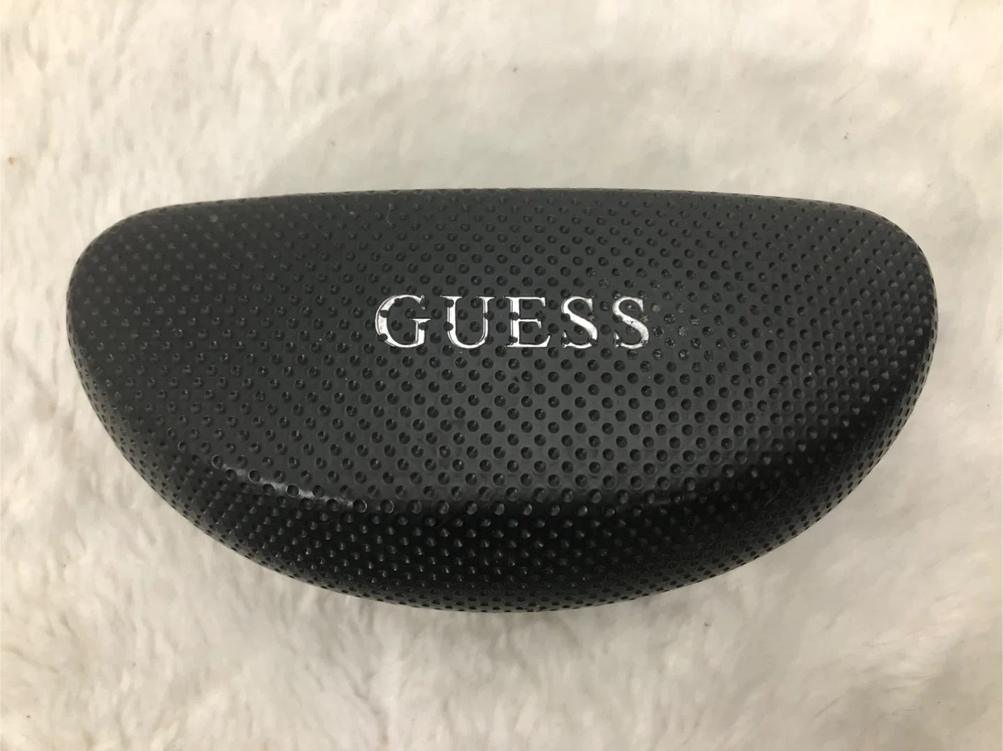 Sunglasses case. GUESS.