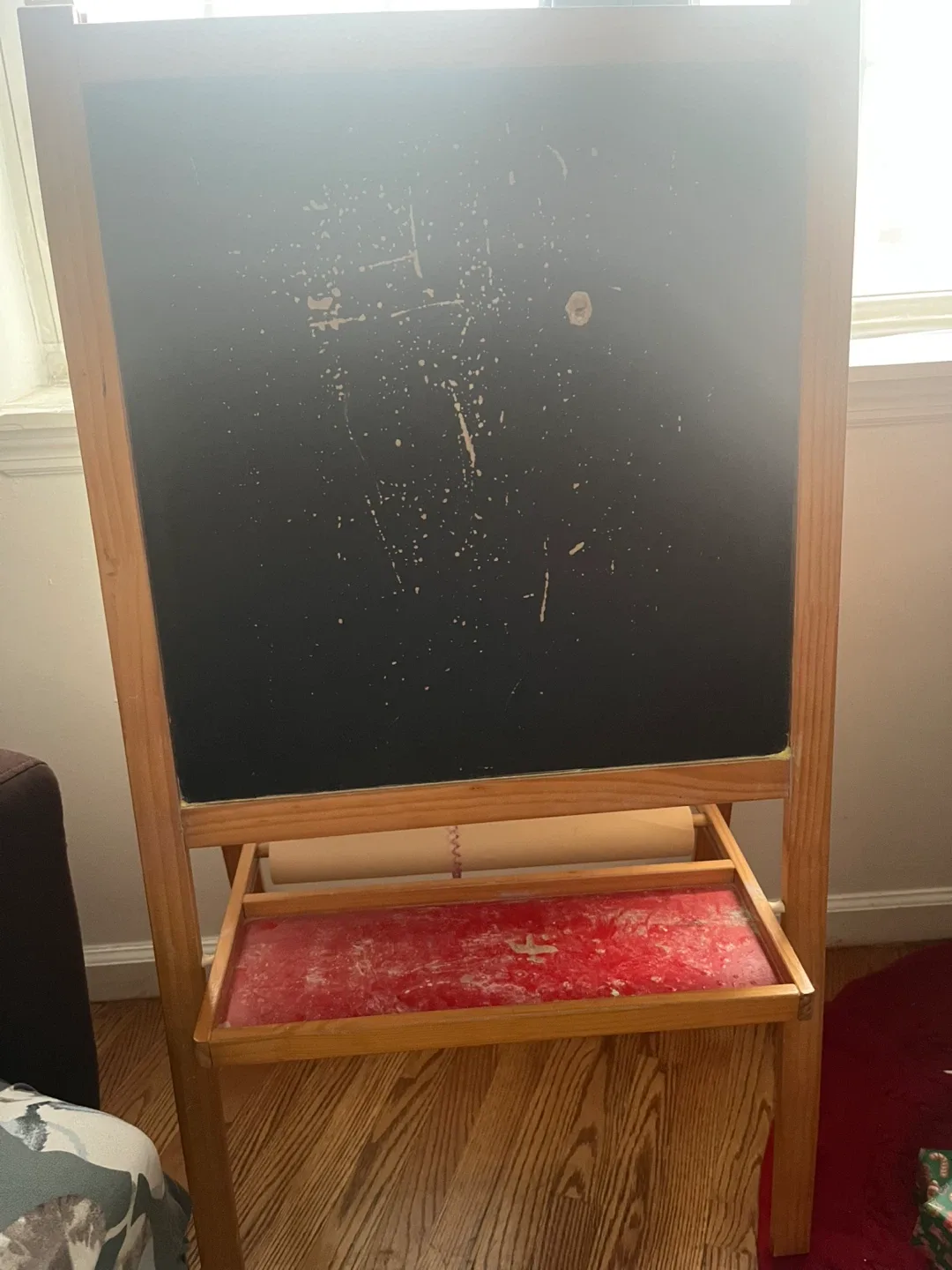 Kids Easel with Chalkboard and Paper Roll