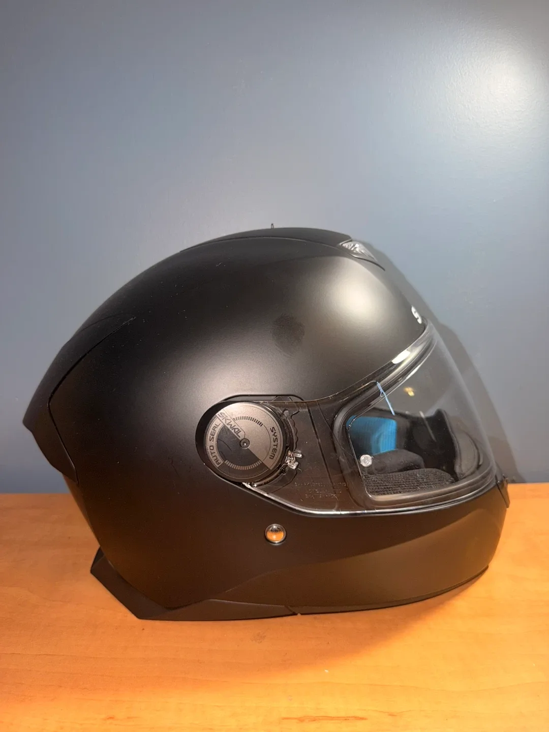 Shark Black Motorcycle Helmet (LED LIGHTS) - M image indicator(3)