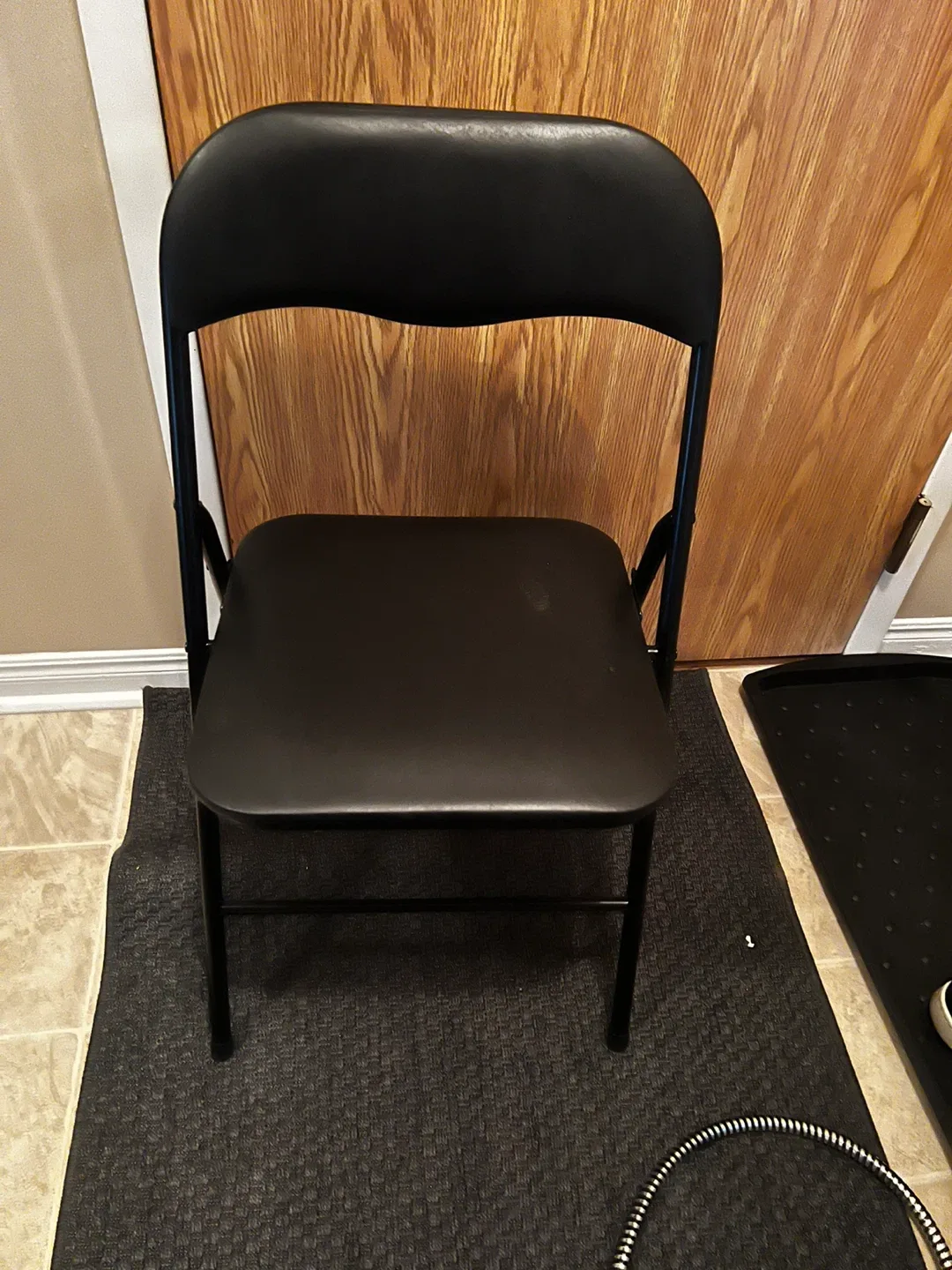 6 Black Folding Chair - Great Condition! image indicator(2)