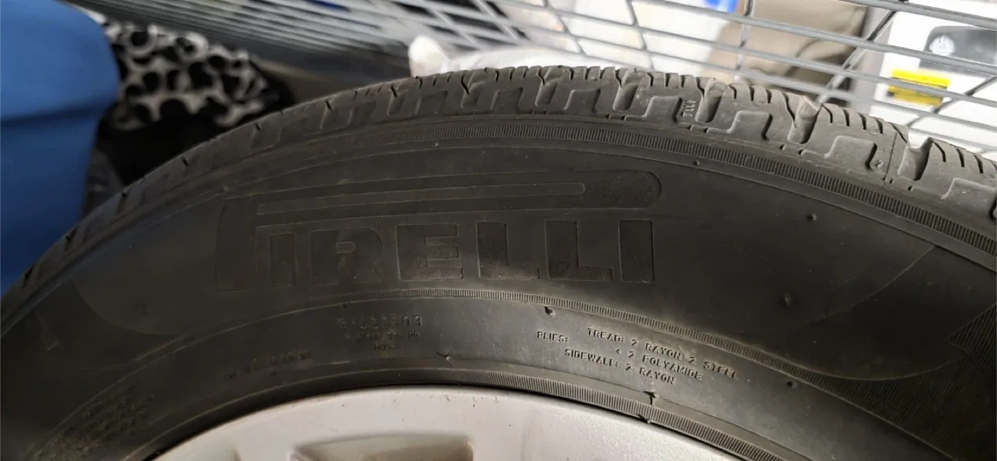 Set of 4 Pirelli 235/60R18 Winter Tires on Rims image indicator(2)