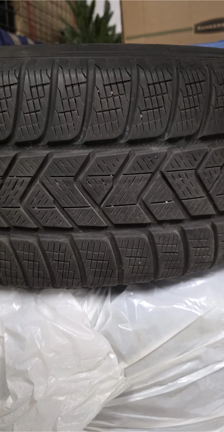 Set of 4 Pirelli 235/60R18 Winter Tires on Rims - photo 5