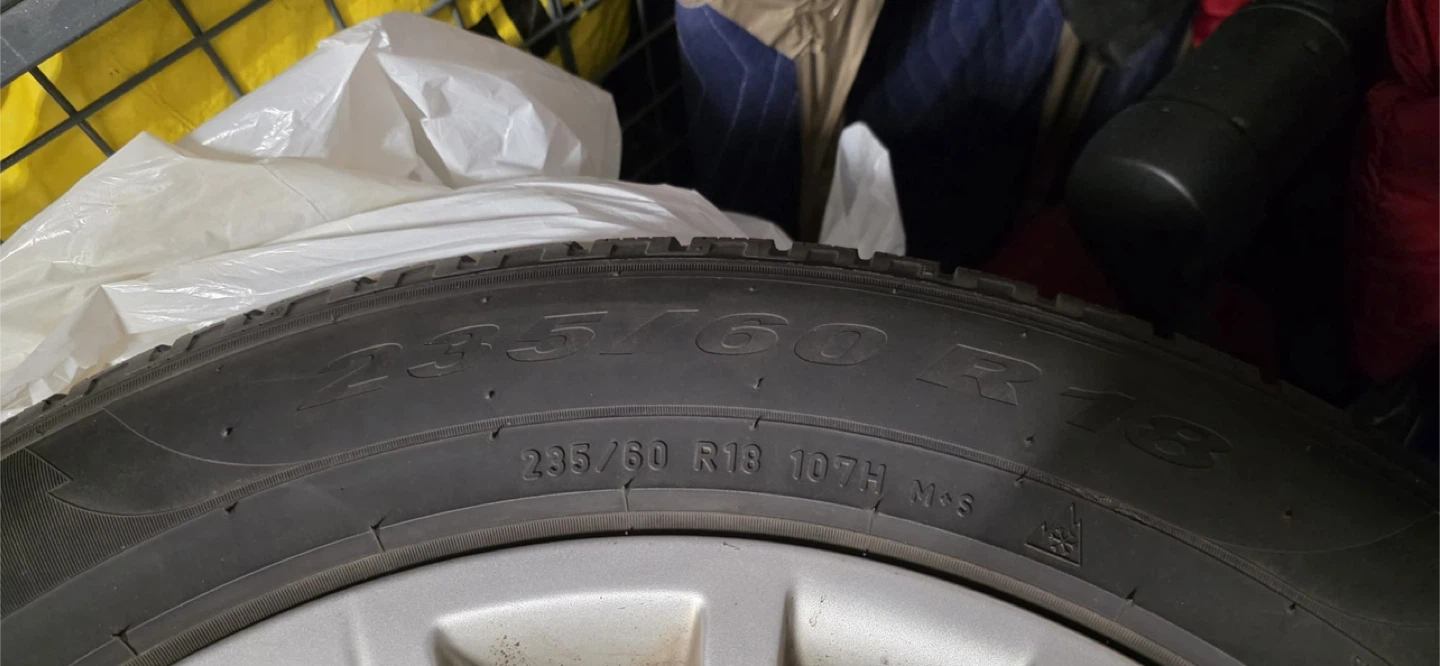 Set of 4 Pirelli 235/60R18 Winter Tires on Rims - photo 3