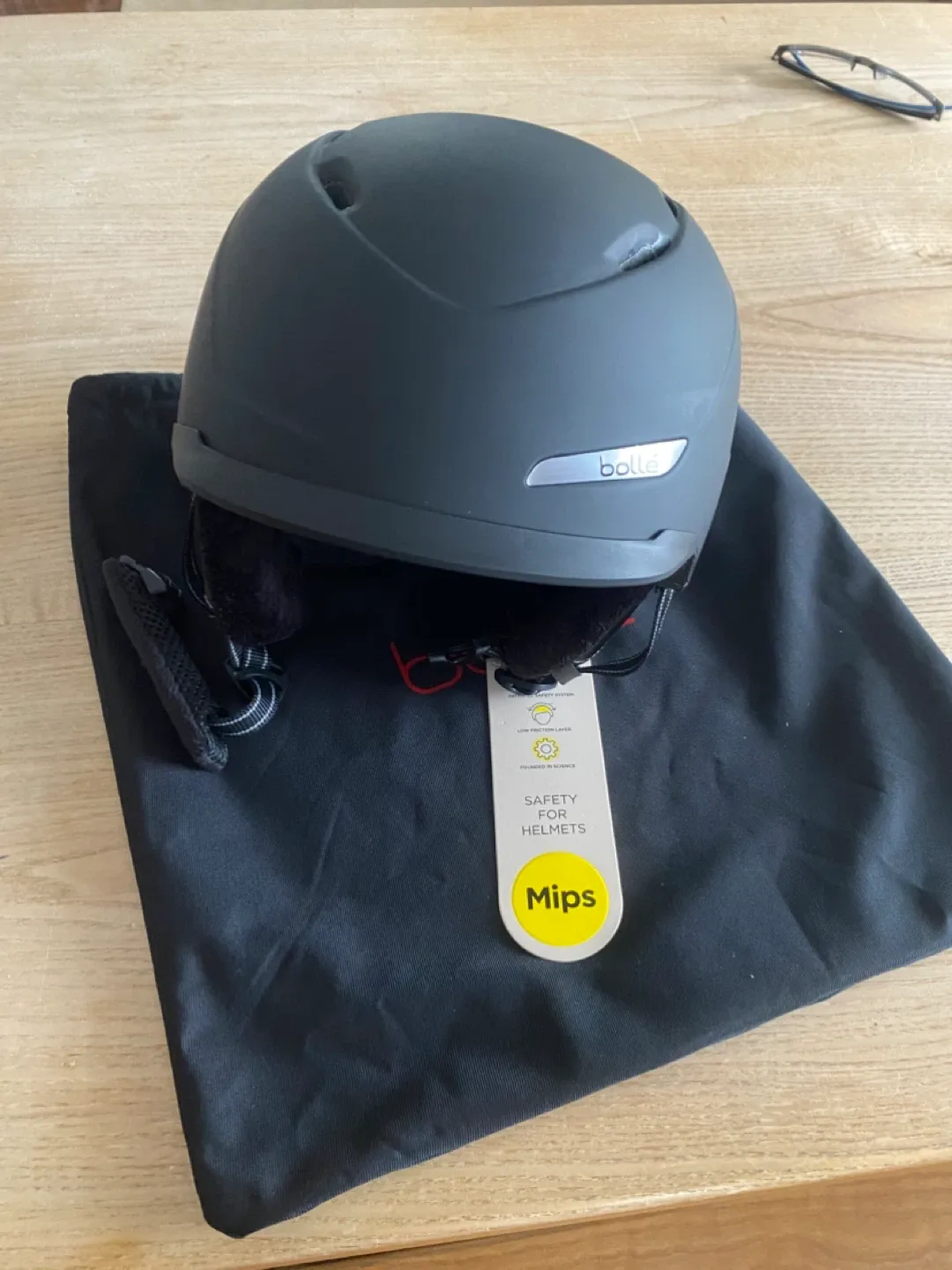 Bollé Black Ski Helmet with MIPS image indicator(2)