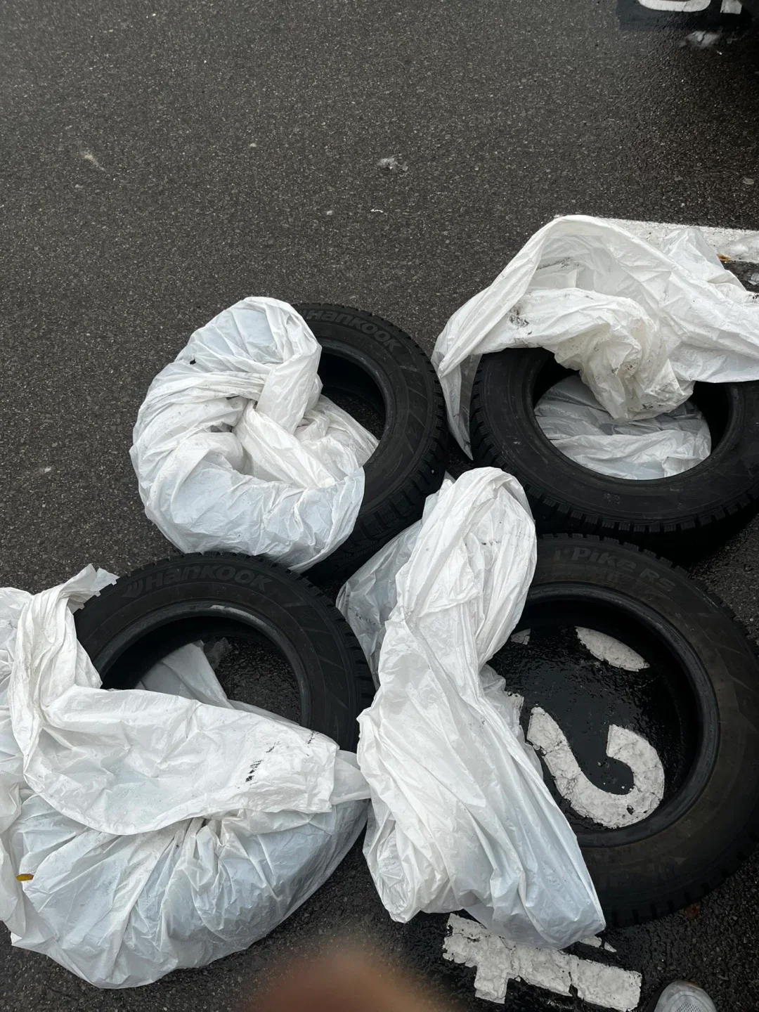 Hankook Winter Tires - Set of 4 image indicator(2)