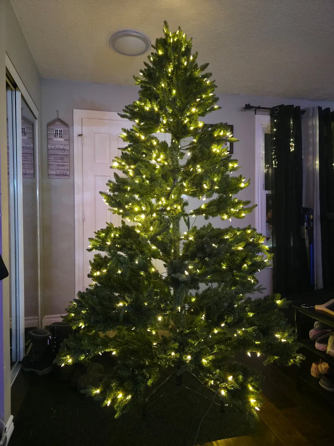 Pre-lit Scandinavian Fir Tree 7 1/2 ft image indicator(2)